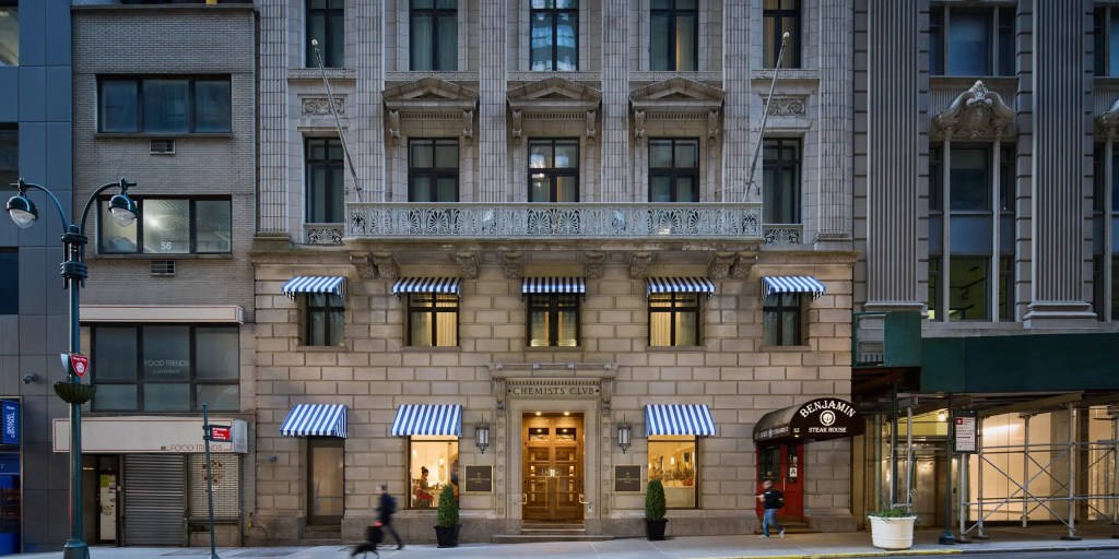 Top 10 NYC Hotels Under $330 for Your Next&nbsp;Trip